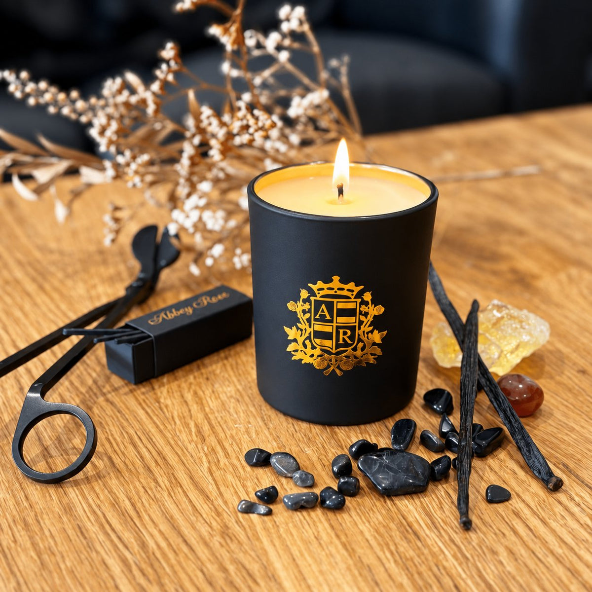 Black Amber & Vanilla Candle - Abbey Rose