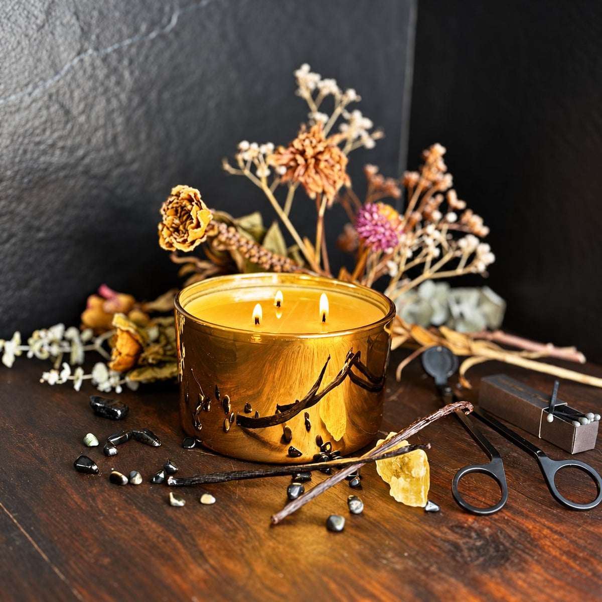 Black Amber & Vanilla Candle - Abbey Rose
