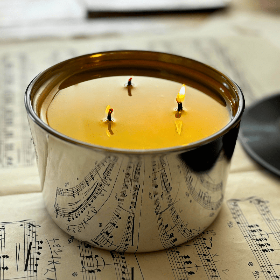 Black Amber & Vanilla Candle Nearly Perfect - Abbey Rose